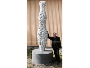 scultura in pilastro di granito